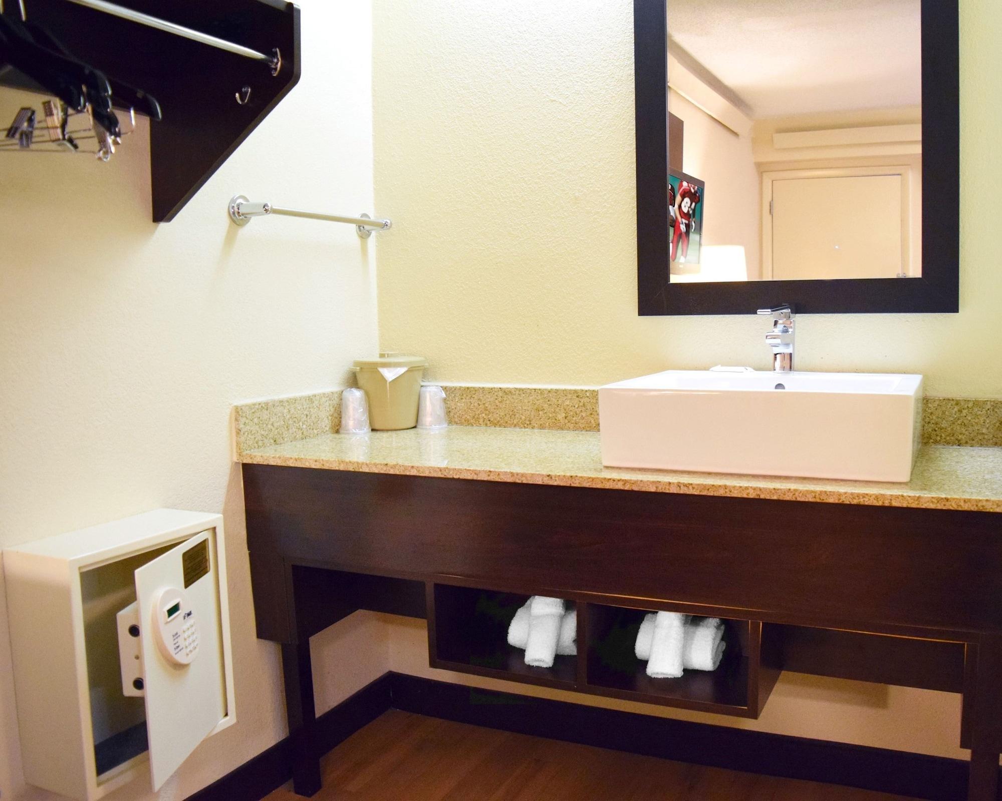 Red Roof Inn Plus+ University At Buffalo - Amherst Extérieur photo