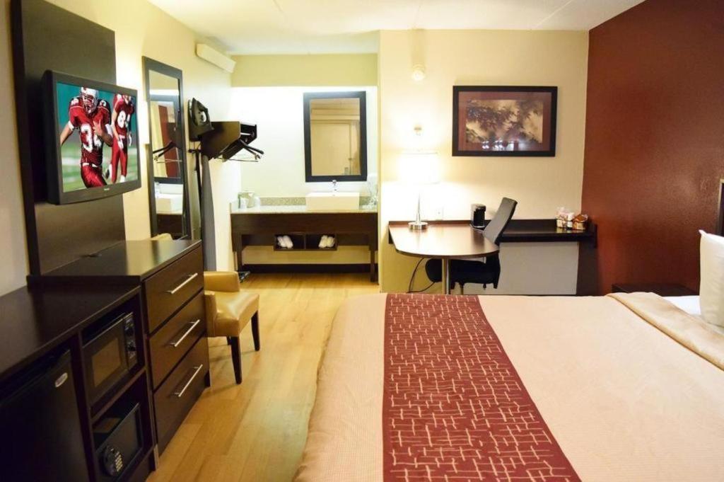 Red Roof Inn Plus+ University At Buffalo - Amherst Extérieur photo